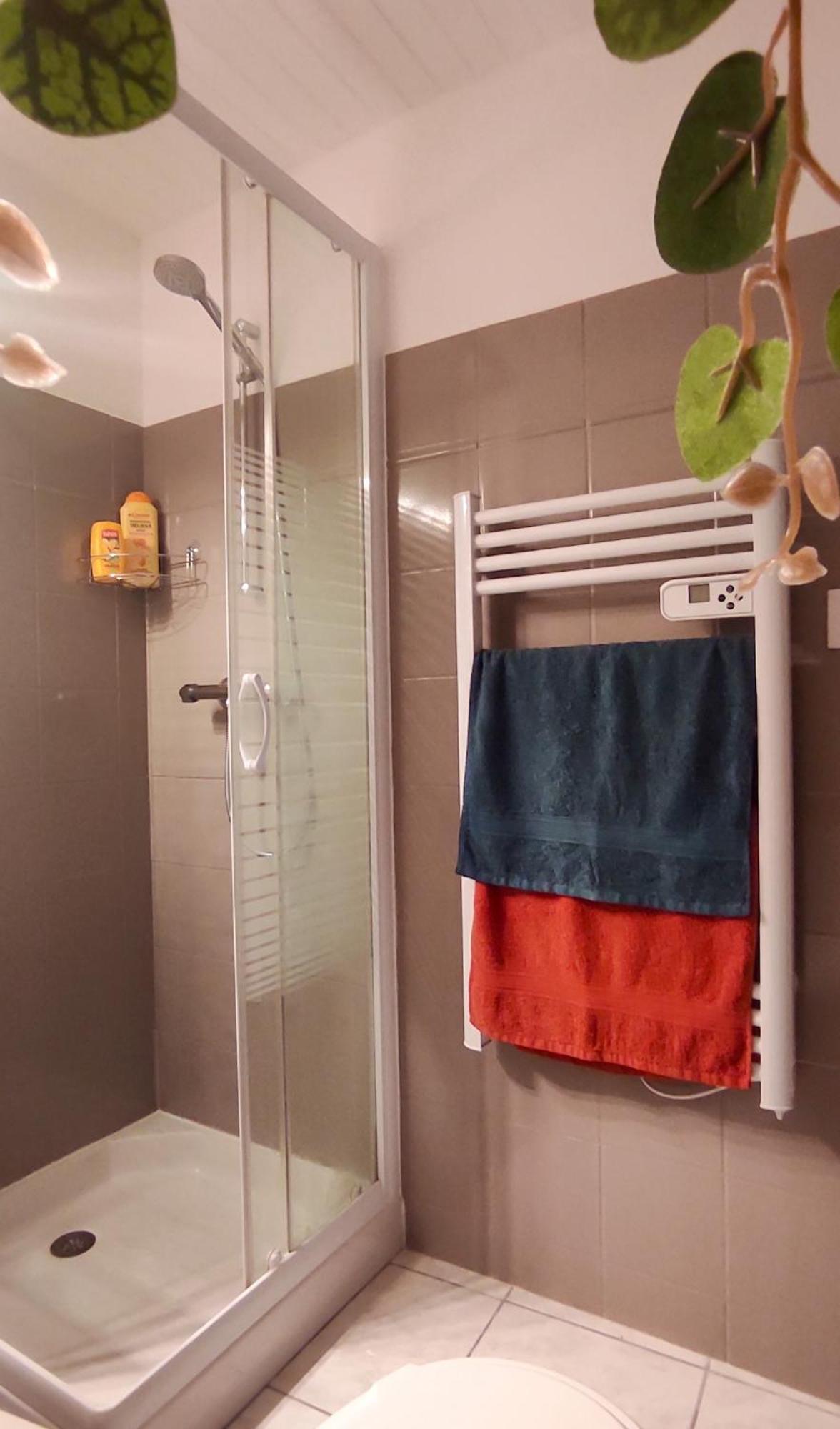 Chambre Independante Avec Salle De Bain Privee Montpezat-sous-Bauzon Exterior foto